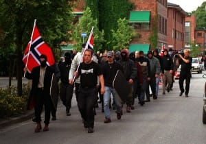 Norges største nazimarsj i nyere tid fant sted i Askim i 2001. Den talte 38 deltakere.