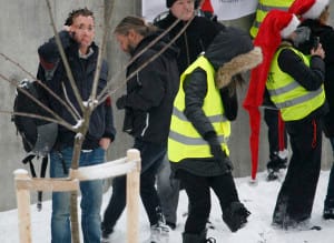 Den pågrepne, helt til venstre, demonstrerte med NDL.