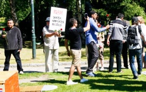 Unge muslimer i Oslo møtte sommeren 2013 muslimfiendtlige aktivister med roser.hadde ventet.
