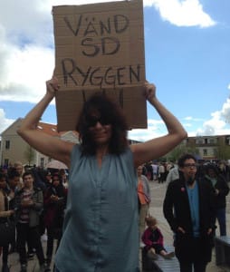 Overalt møter Sverigedemokraterna nå et hav av rygger når de taler.