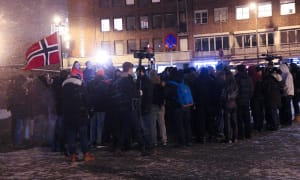 Kun et hundretalls personer dukket opp til PEGIDAs demonstrasjon i Oslo i kveld.