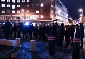 26 personer var møtt opp da Max Hermansen startet sin maratontale i kulden.