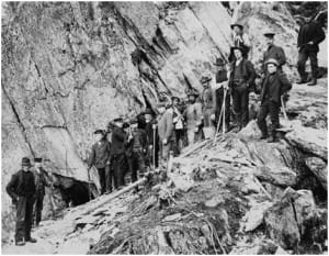 Storsamfunnet har mange stygge overgrep mot tatere på samvittigheten. Her fra en fantejakt i Flå i 1907.