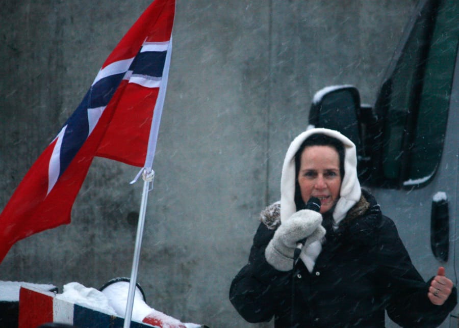 Kjersti Margrethe Adelheid Gilje ønsker seg borgerkrig. Her er Gilje fotografert under en muslimfiendtlig demonstrasjon i Oslo i 2012.